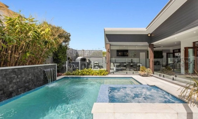 Kingscliff House | Avoca Beach Retreat- Entertainers delight in the heart of Kingscliff Salt Village