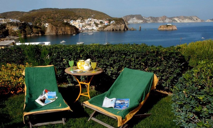 Ponza Bed & Breakfast | b&b La Limonaia a mare 03