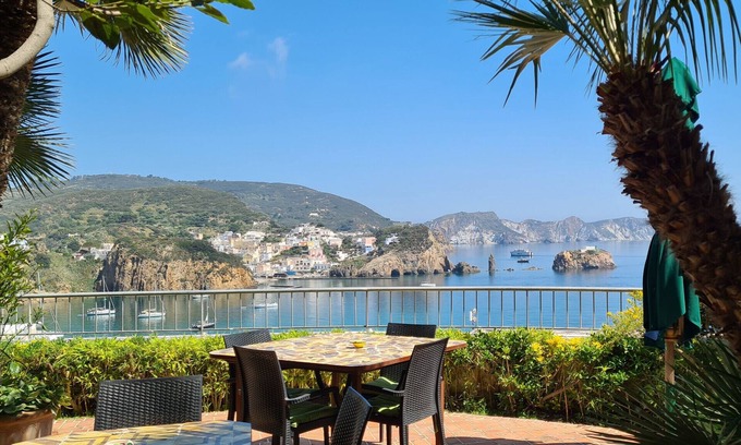 Ponza Bed & Breakfast | b&b La Limonaia a mare 04