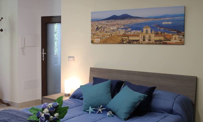 Meta Bed & Breakfast | B&B Lady Cristina located in an ancient 18th century building near the sea and bus stop. xx