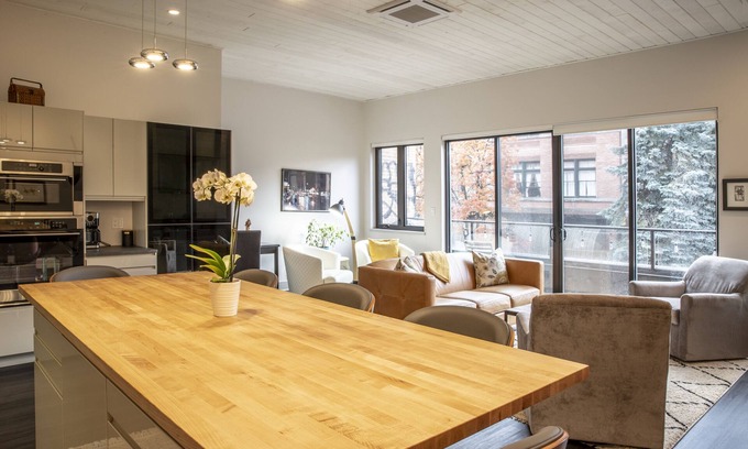Nelson Condo | Baker Street Central - Balcony with amazing Street View
