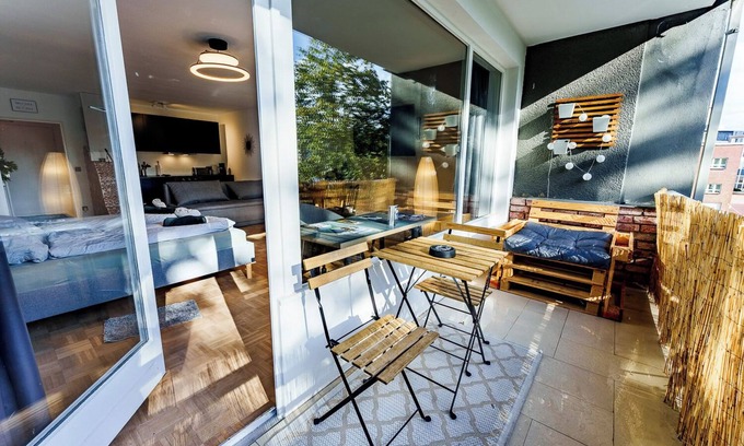 Suedviertel Apartment | Balcony, near Central Station Apartment "Oasis"
