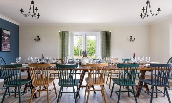 Chipping Norton Cottage | Banbury Hill Farmhouse, Charlbury - sleeps 14 guests in 7 bedrooms