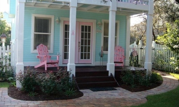 Seagrove Beach Cottage | 'Barbie's Beach House'.Perfect Cottage Steps from Beach heated pool