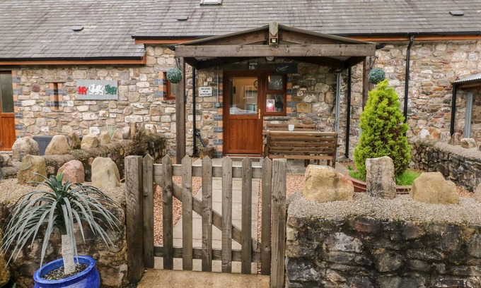 Margam Cottage | BARN 1, pet friendly, character holiday cottage in Ystradgynlais