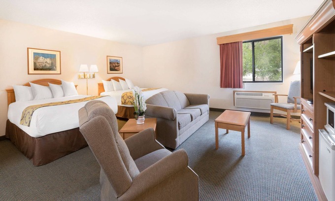 Hot Springs Hotel | Baymont by Wyndham Hot Springs