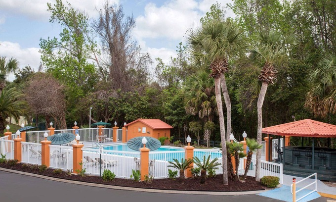 Lake City Hotel | Baymont by Wyndham Lake City