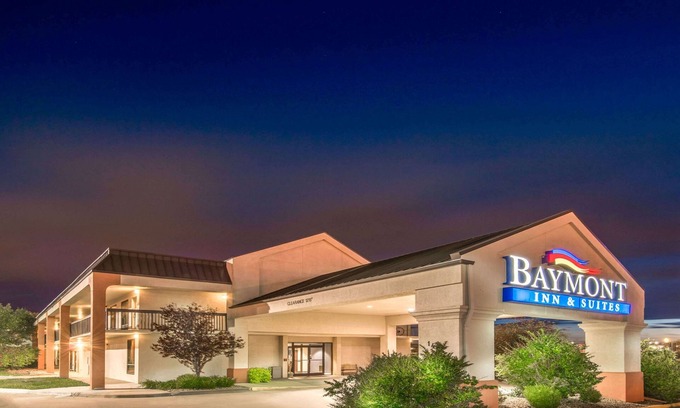 Topeka Hotel | Baymont by Wyndham Topeka