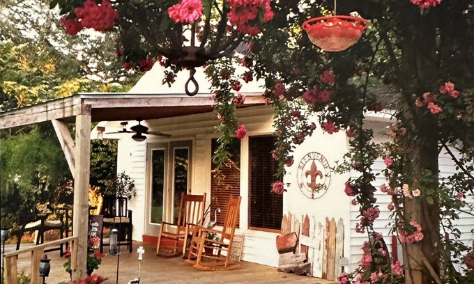 Abbeville Cottage | Bayou Rose Bed and Boudin. on Banks of Vermilion River