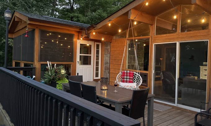 The Archipelago Cottage | Be Still On the Bay Cottage- Just steps from the Water!