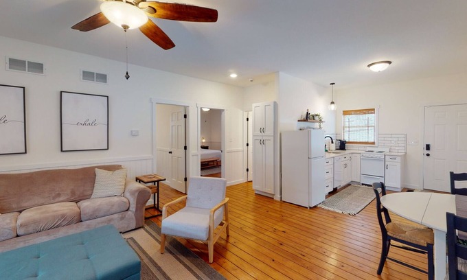 Osage Beach House | Beach Access to Ozark, Visit the Cottage on Valley Road!