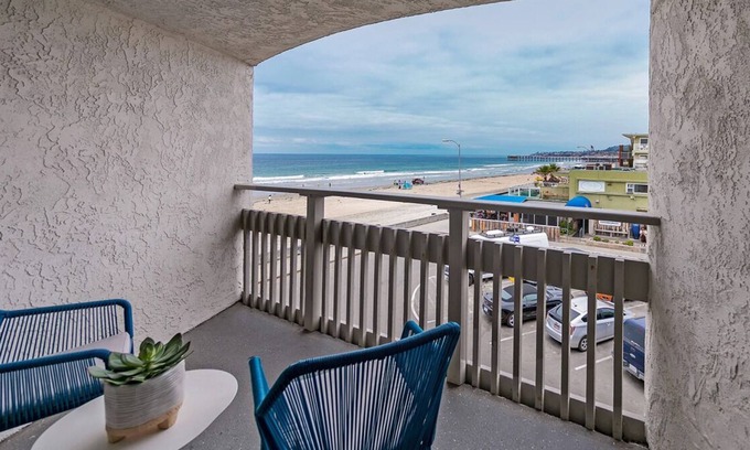 Mission Beach Hotel | Beach Escape! 3 Beautiful Units! Onsite Pool! Minutes to Pacific Beach!