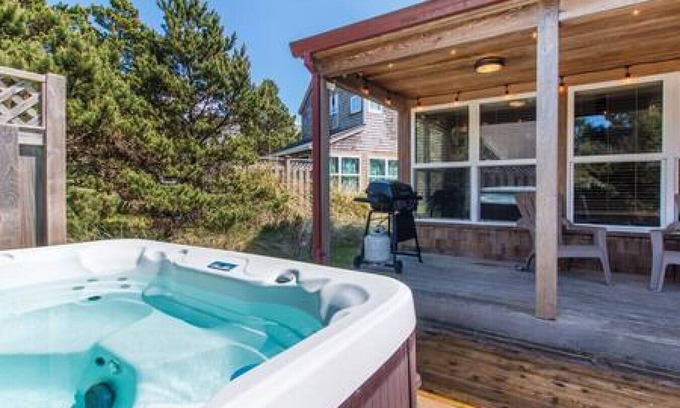 Shorepine Village House | Beachcomber's Retreat