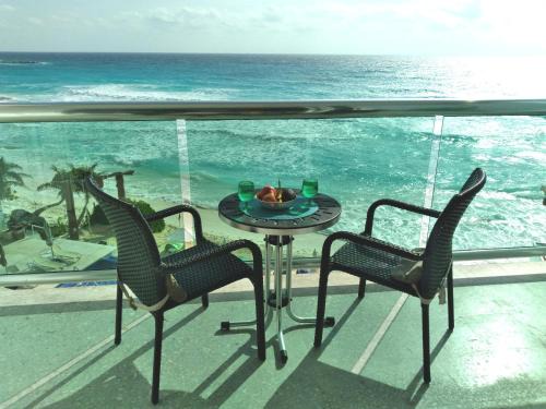 Punta Cancun Apartment | Beachfront 1 bedroom condo in club zone