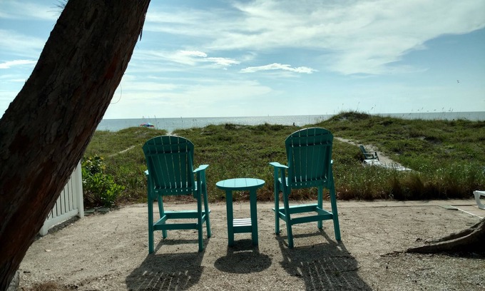 Indian Rocks Beach Cottage | Beachfront Cottages (Patio) at Beautiful Sandy Shores on Gulf of Mexico