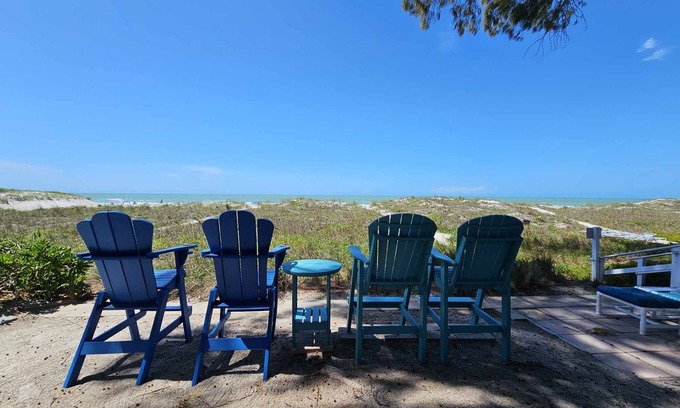 Independence Square Cottage | Beachfront Cottages GARDEN at Beautiful Sandy Shores on Gulf of Mexico