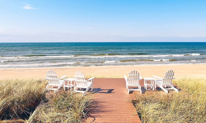 Ferrysburg Cottage | Beachfront Cottage on Lake Michigan. Summer 2025 open! Dog Friendly!