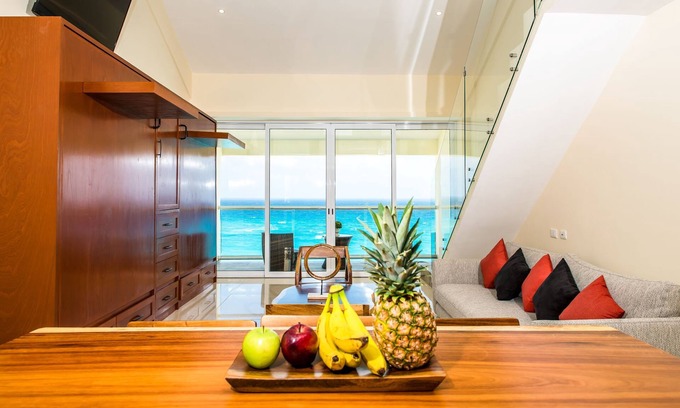 Zona Hotelera Condo | Beachfront Penthouse on the Sand! Amazing Views! Walk to Eat, Drink, Play!