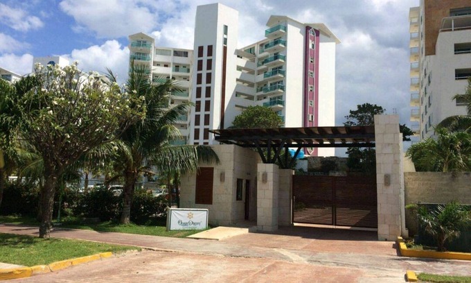Punta Cancun Condo | Beachfront resort in best location, walk to best clubs and restaurants