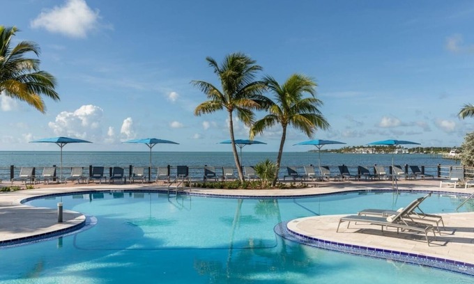 Islamorada Hotel | Beachfront Retreat | Suite w/Balcony, 3 Outdoor Pools & Free Parking