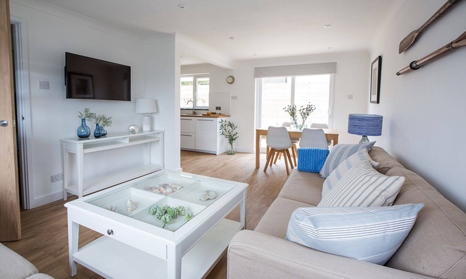 Croyde House | Beachstyle tasteful detached home between Croyde beach and village with sea view