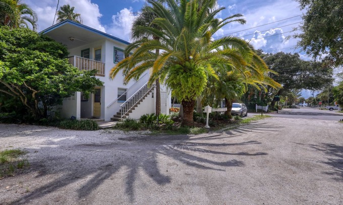 Indian Rocks Beach Condo | BeachTrail Lodging