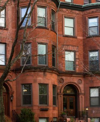 Longwood Bed & Breakfast | Beacon Inn 1087