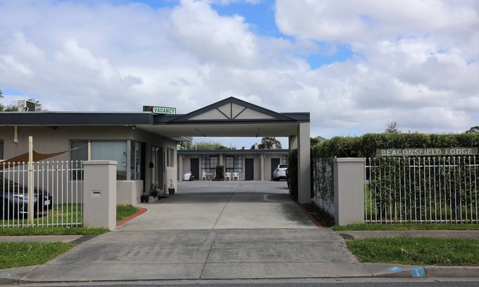 Beaconsfield Hotel | Beaconsfield Lodge Motel