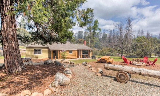 Mariposa Cabin | Bear Creek Cabin w/Hot Tub, Pets on 40 acres!