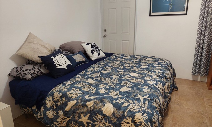 Somerset Village Apartment | Beautiful 1-Bed House in Somerset Village