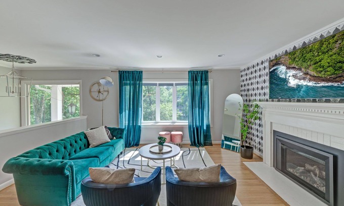 Alcova Heights House | Beautiful 4 bed/3 bath Home in Arlington. Sleeps 10. Approx 10 min DC