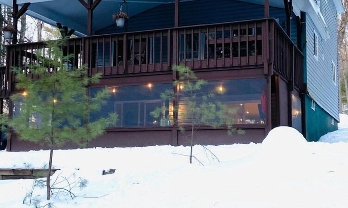 White Mills House | Beautiful 4 Season Lakefront Chalet in the Poconos!