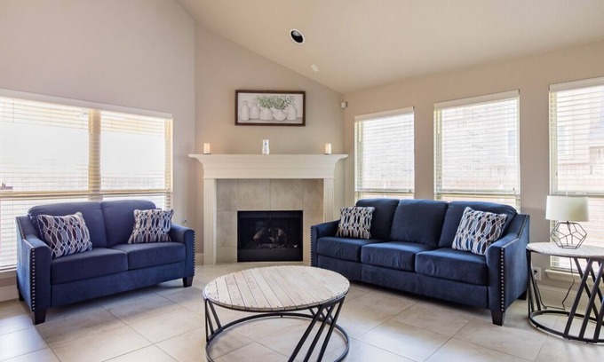 Mansfield House | Beautiful 5BD/3BA Near BLD/Waterpark/AT&T Stadium