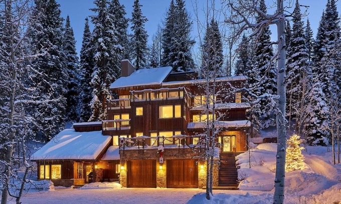Snowmass Village House | Beautiful 6BR house on Snowmass mountain w easy access to ski in and out