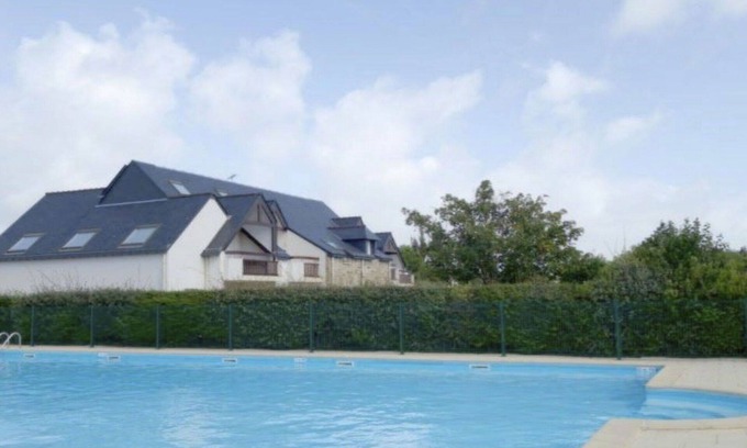 Morbihan Apartment | Beautiful apartment for 4 people with pool, WIFI, TV and balcony