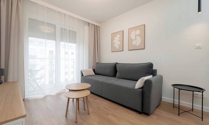 Nowe Miasto Apartment | Beautiful Apartment with Balcony by Noclegi Renters