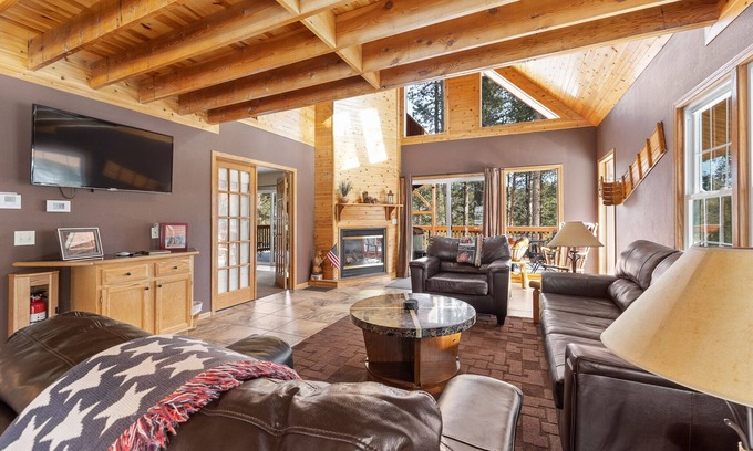 Lead House | Beautiful Black Hills 4 Bedroom Vacation Home W/Hot Tub on Deer Mountain, Lead