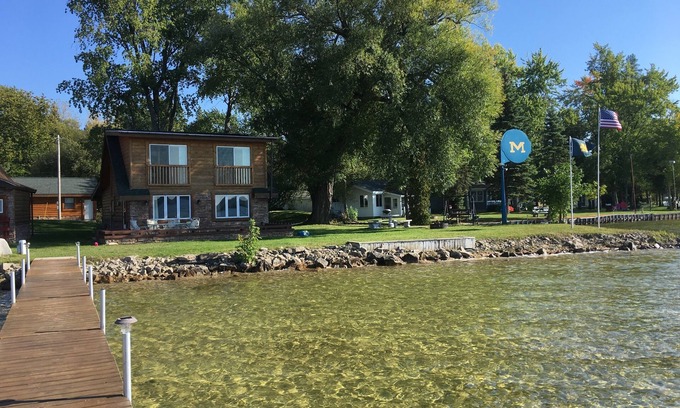 Indian River Cottage | Beautiful Cottage on Mullett Lake