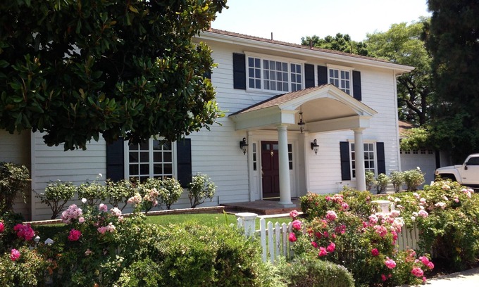 North Tustin House | Beautiful Family Home! Pool, Spa, Large Private Backyard Near Disneyland & Beach
