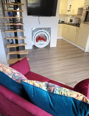 Rochester East Ward Apartment | Beautiful holiday studio in the heart of Rochester