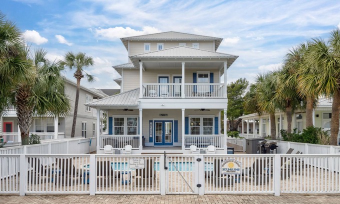 Crystal Beach House | Beautiful Home. Great Amenities and Location. Perfect for Large Groups.