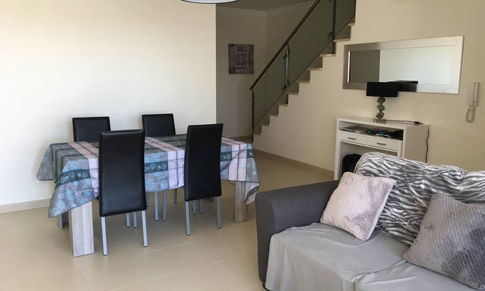 Pata de Baixo House | Beautiful House,4 peoples,2 rooms, air-conditioned, 2 swimming pools , garage