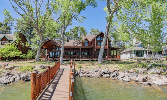 Pinetop-Lakeside Cabin | Beautiful Lakefront Luxury Cabin in The Shores at Rainbow Lake gated community