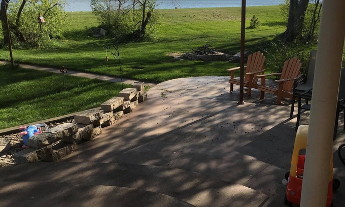 Penn House | Beautiful Lakefront home on the Flats, sleeps 7, Heated garage, SnoBear