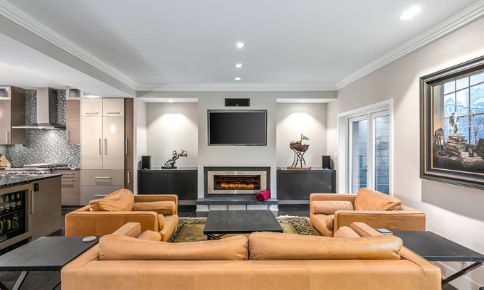 Georgetown House | Beautiful & Modern 3-Bedroom Georgetown Home, Free parking