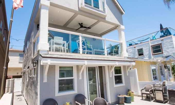 Mission Beach House | Beautiful N. Mission Beach home, Steps to the Ocean and bay, 250+ 5star reviews