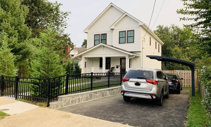 Lyon Park House | Beautiful new home - mins away from Washington DC