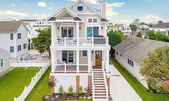 Avalon House | Beautiful new home, professionally decorated with pool close to town and beach