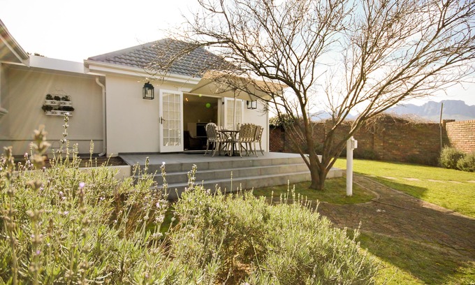 Somerset West Cottage | Beautiful private cottage with incredible mountain views and great location