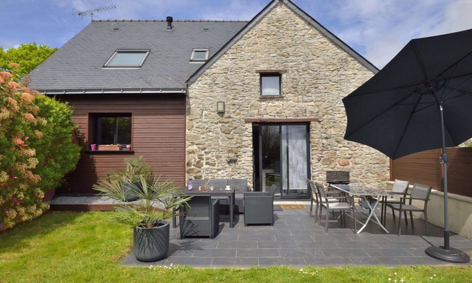 Besne House | Beautiful private villa for 5 people with WIFI, TV, patio and pets allowed